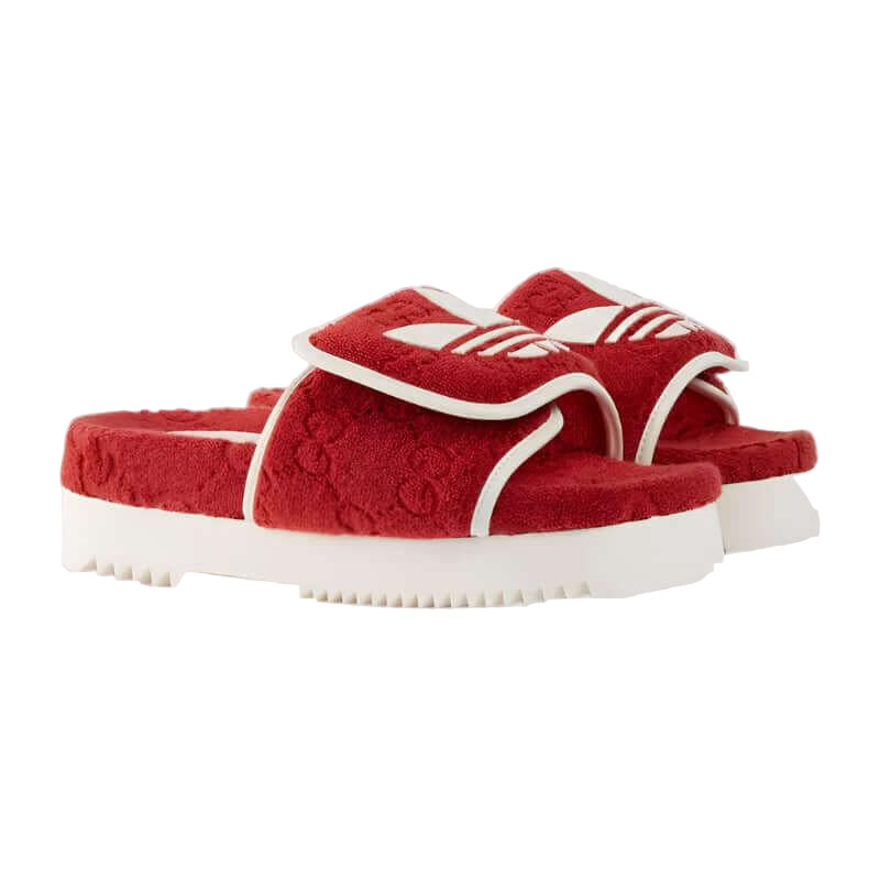 Chanclas rojas con monograma de adidas x Gucci (para mujer)