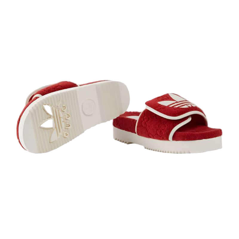 Chanclas rojas con monograma de adidas x Gucci (para mujer)