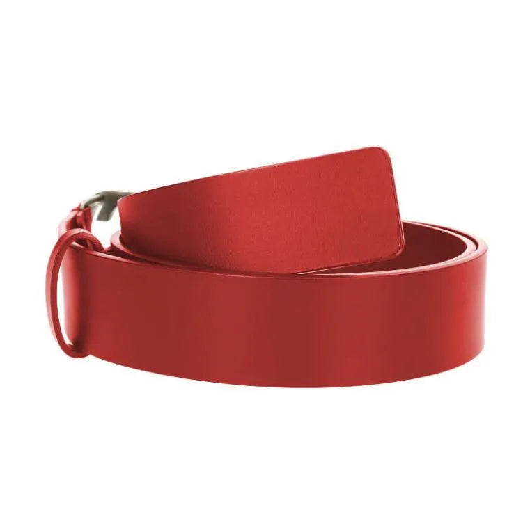 Hebilla roja con el logotipo de G entrelazado